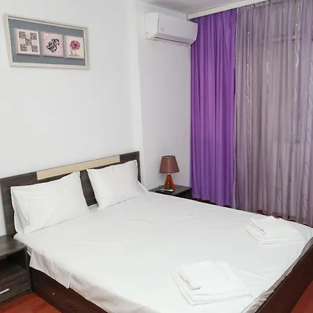 Kris Apartament *